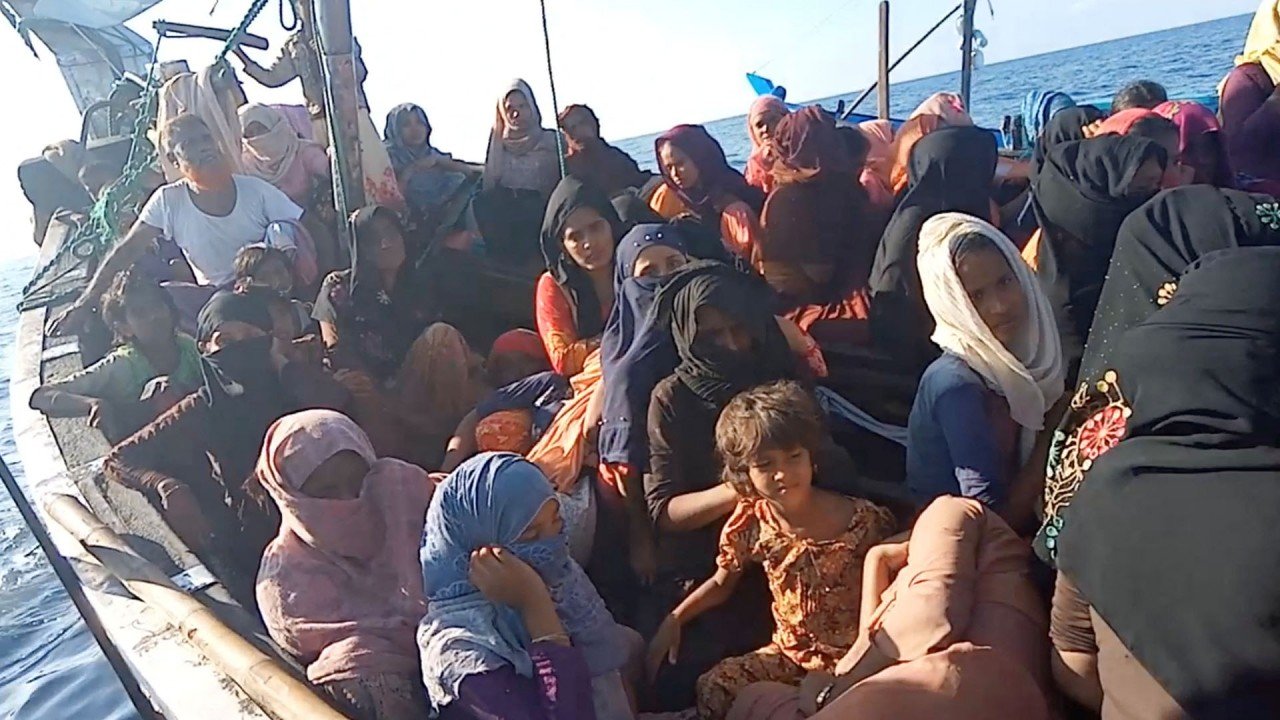 2 migrants dead, 26 missing after Indonesian boat bound for Malaysia sinks