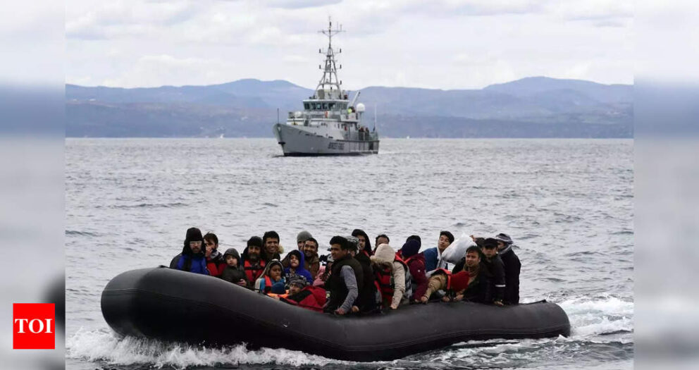 Greece rescuing hundreds of migrants in strong winds off Crete