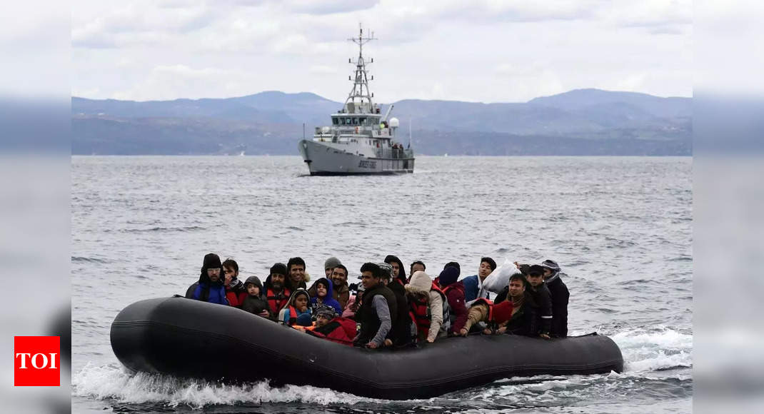 Greece rescuing hundreds of migrants in strong winds off Crete
