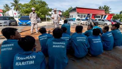 Kelantan MMEA detains boat, 13 Vietnamese off Tok Bali