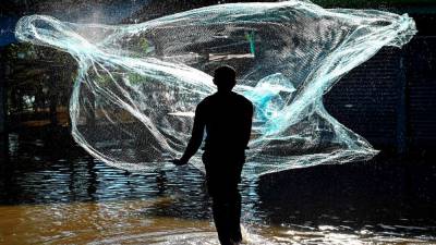 Local boat and crew nabbed for fishing violation in Perak waters