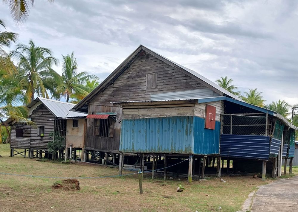 Century-old sundry shop serves people of Bakam