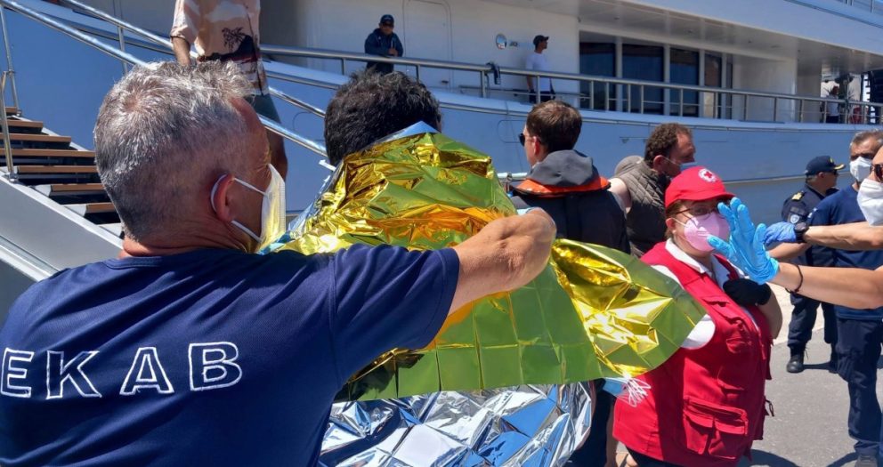 At least 32 migrants dead and more than 100 rescued after fishing boat capsizes off coast of Greece