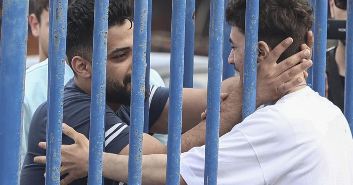 Greece’s search for hundreds of migrants feared dead in shipwreck enters final day
