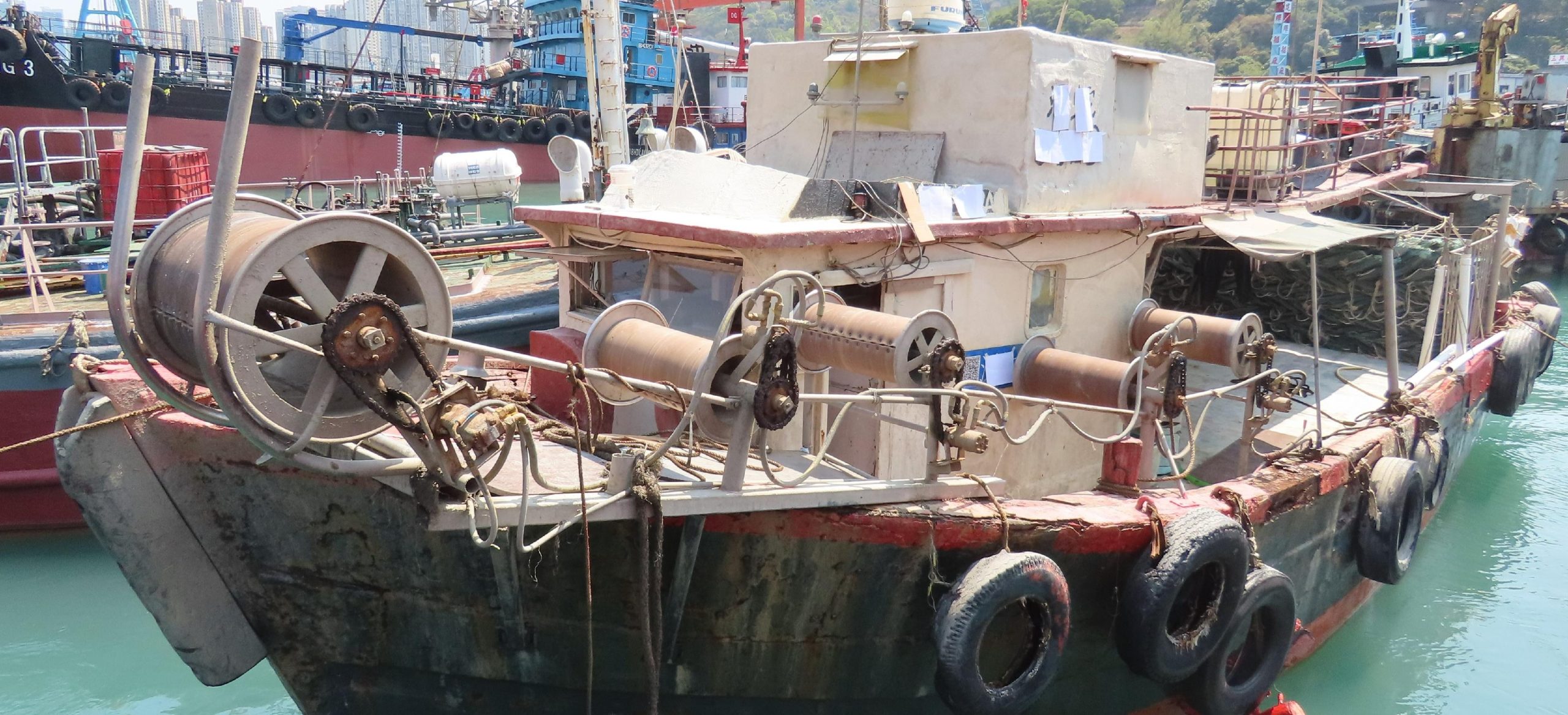 Six persons using snake cages for fishing sentenced (with photos)
