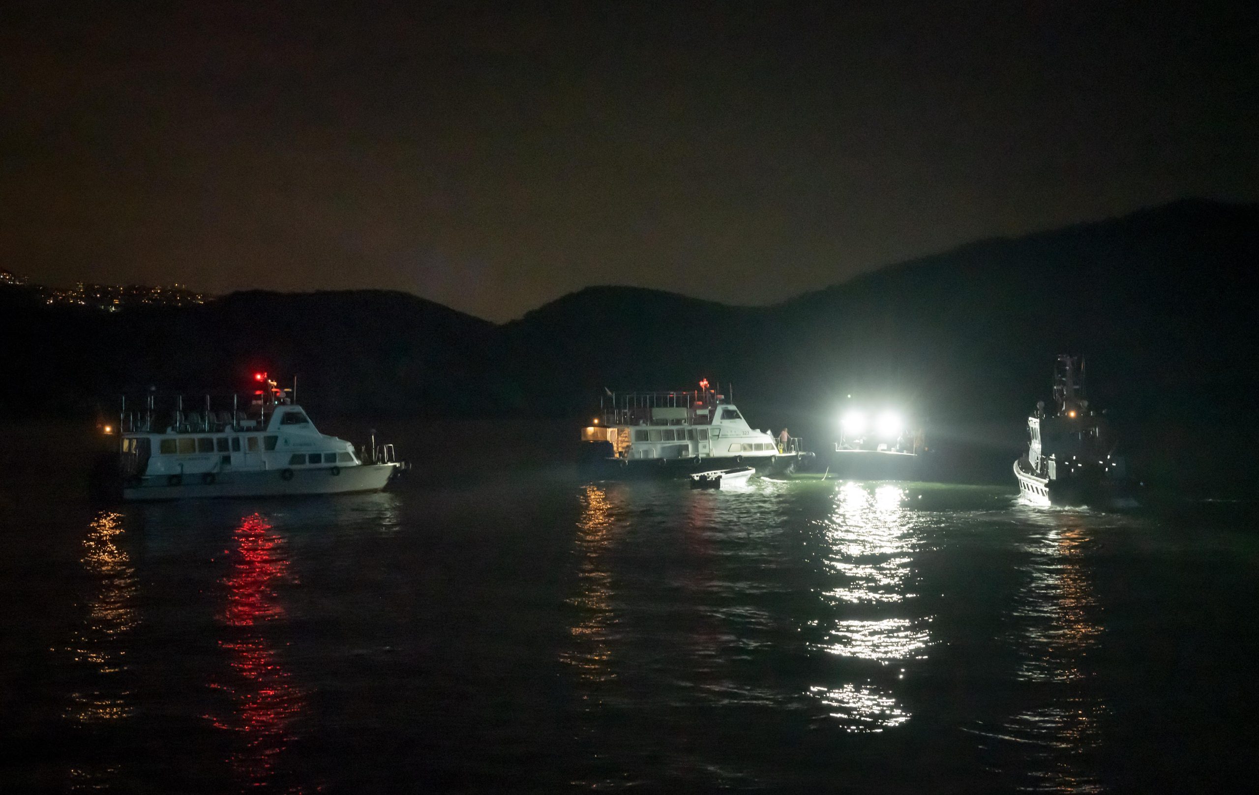 Joint operation against improper use of bright light for fishing and illegal fishing activities (with photos)