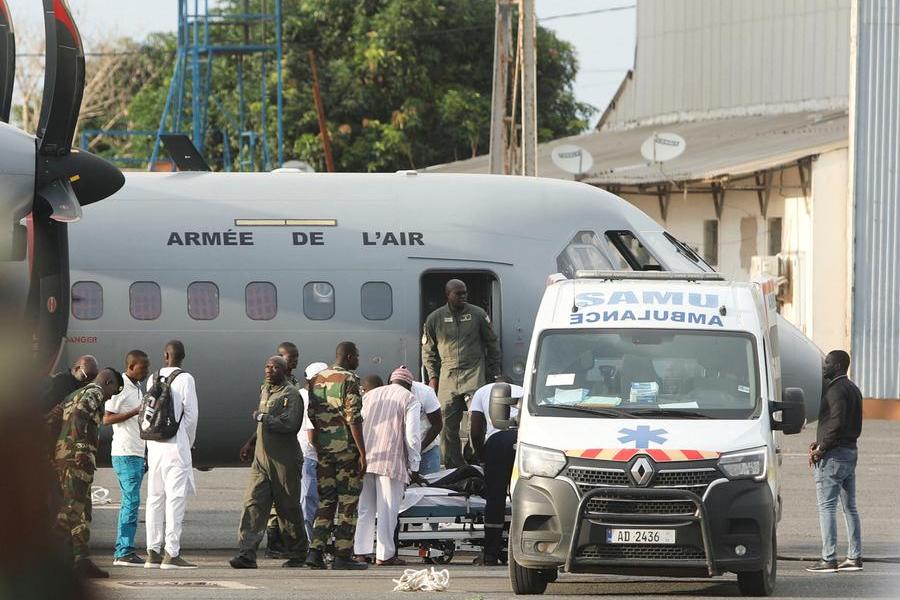 Senegal brings back survivors of drifting migrant boat