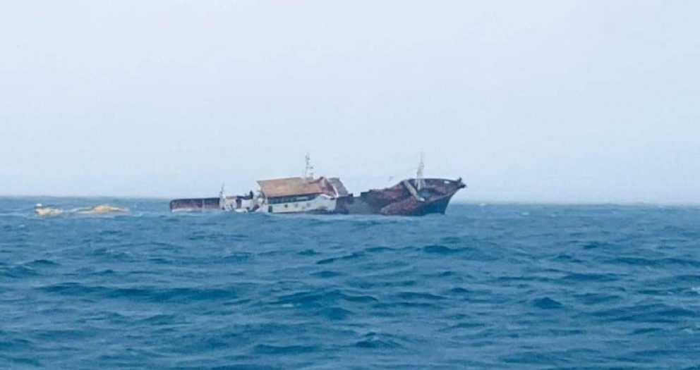 PH Coast Guard sets oil spill response as fishing vessel with 70K liters of diesel sinks off Batangas