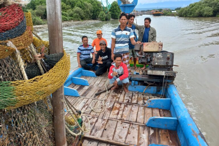 Finance and support are key to fishers adopting eco-friendly gear, study shows