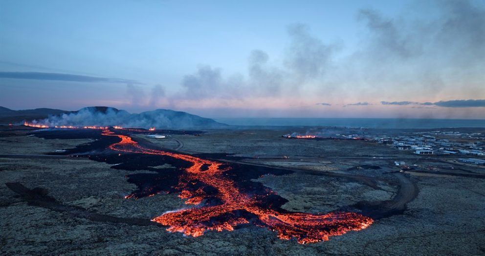 News24 | WATCH | Lava spews into fishing town after volcano erupts in Iceland